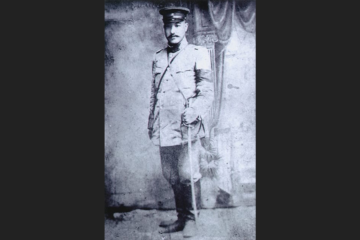 1892(明治25)年 軍医姿の初代院長 丸木清太郎(1862~1912)
