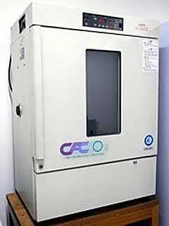 低温インキュベーター(低温恒温器)